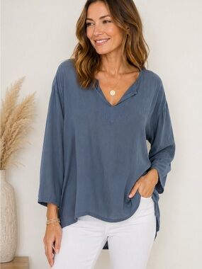 Rhea Lightweight Tunic Blouse NWT